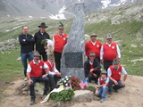 UN GRAZIE ... al Gruppo Alpini di Grosio (Sez. A.N.A. di Tirano) che ha reso praticabile il percorso e provveduto ad installare in tempi record il "monumento"
